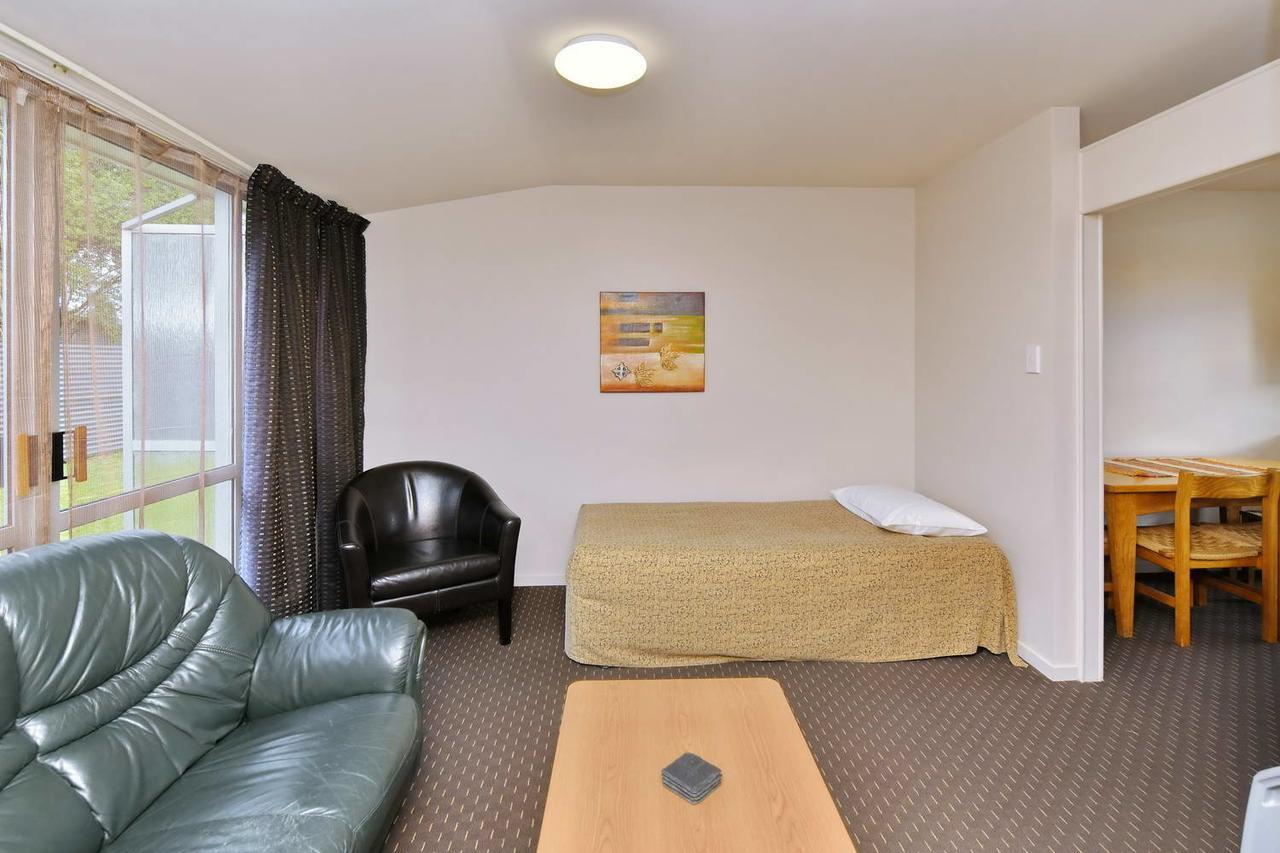 Wayside Motel 3*